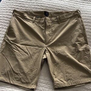J. Crew Men's Flat Front 10.5 inch Shorts in Tan
